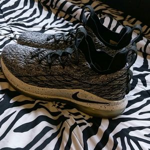 Lebron's XV special splatter edition